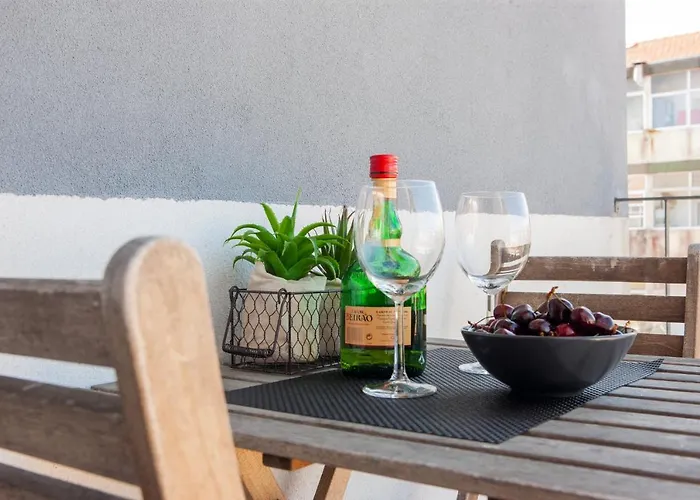 Host Wise - Amadeo Apartment *