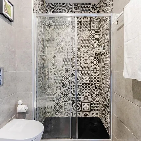 Host Wise - Amadeo *