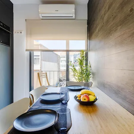 Host Wise - Amadeo شقة