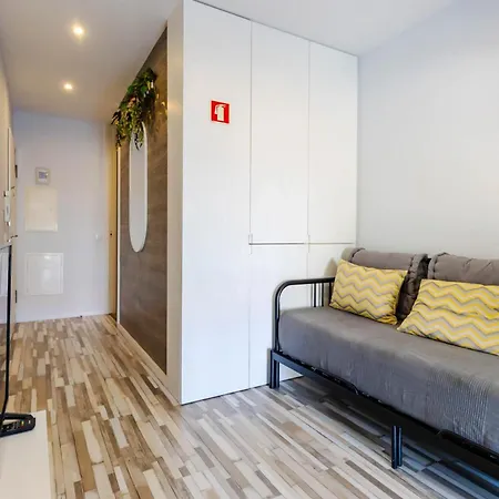 Host Wise - Amadeo *