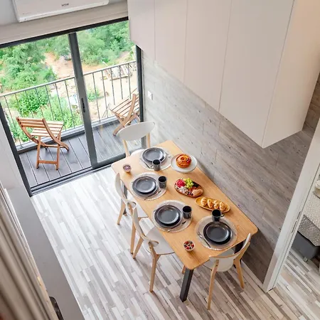 Host Wise - Amadeo *