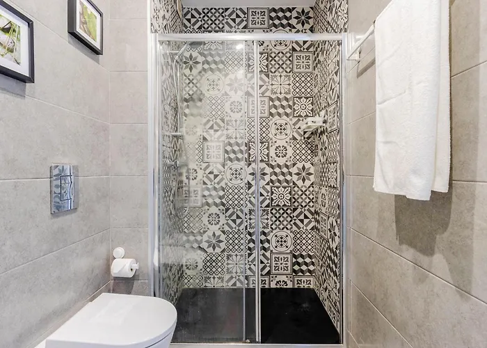 Host Wise - Amadeo *